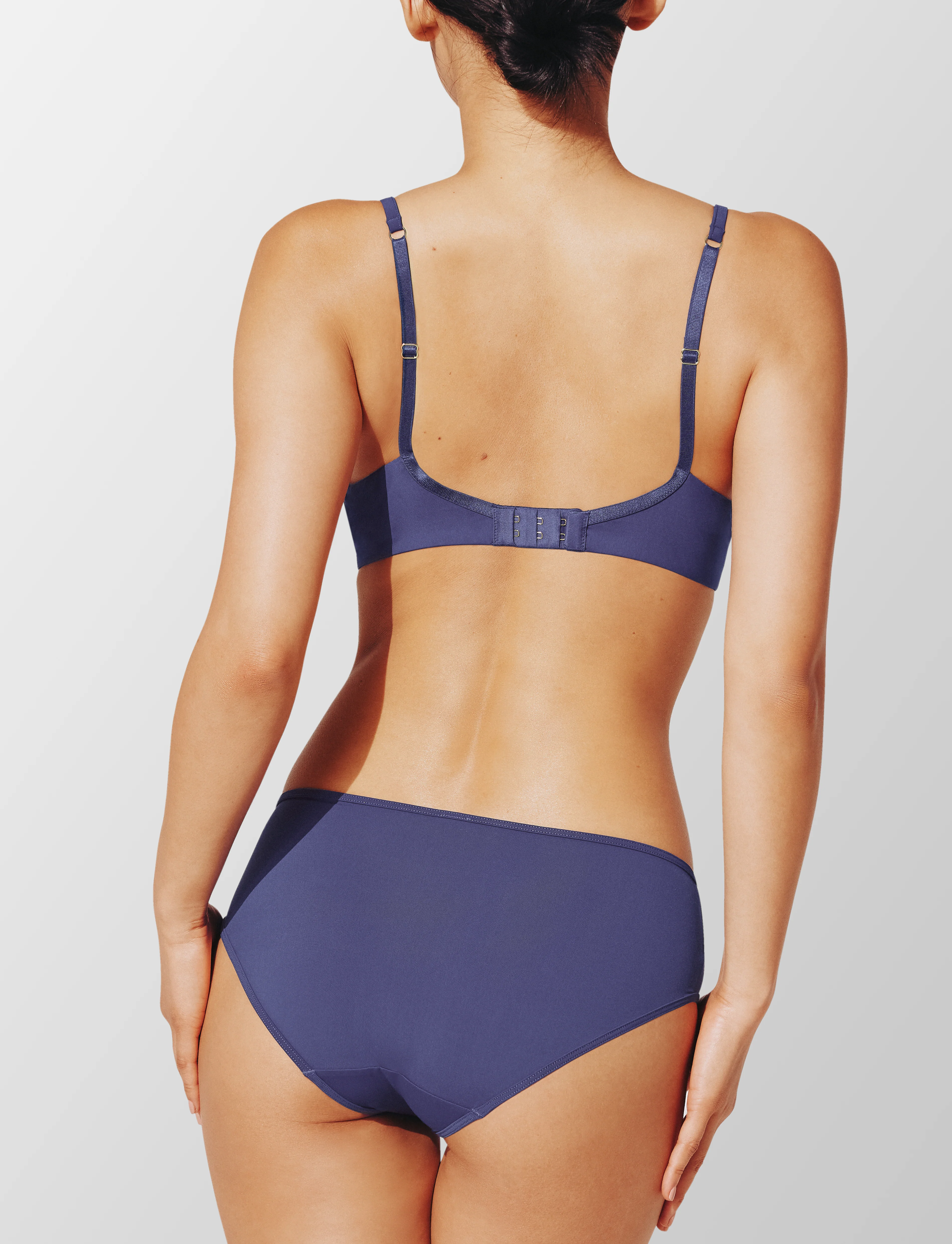 24/7® Classic Uplift Plunge Bra - Image 4