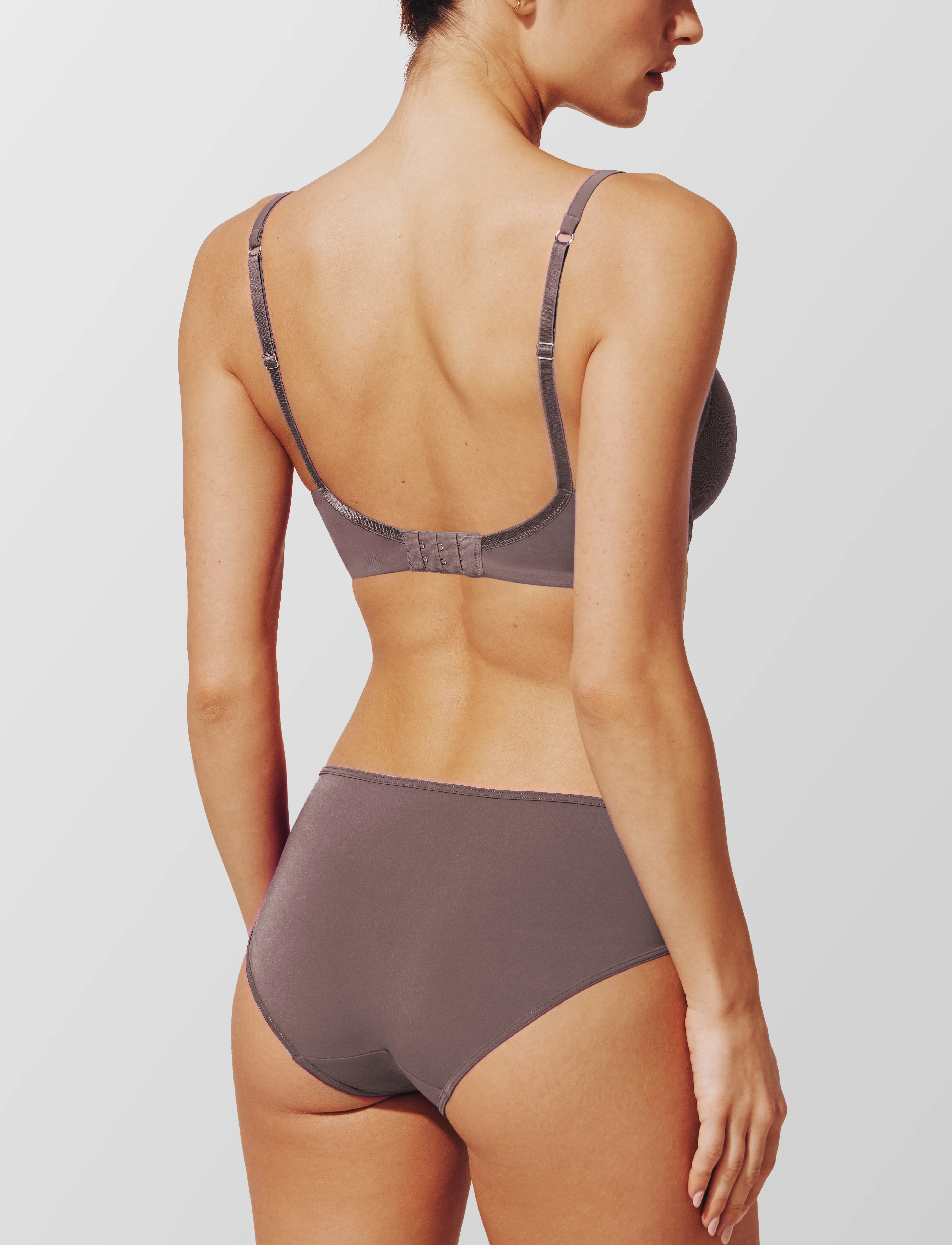 24/7® Classic Uplift Plunge Bra - Image 4