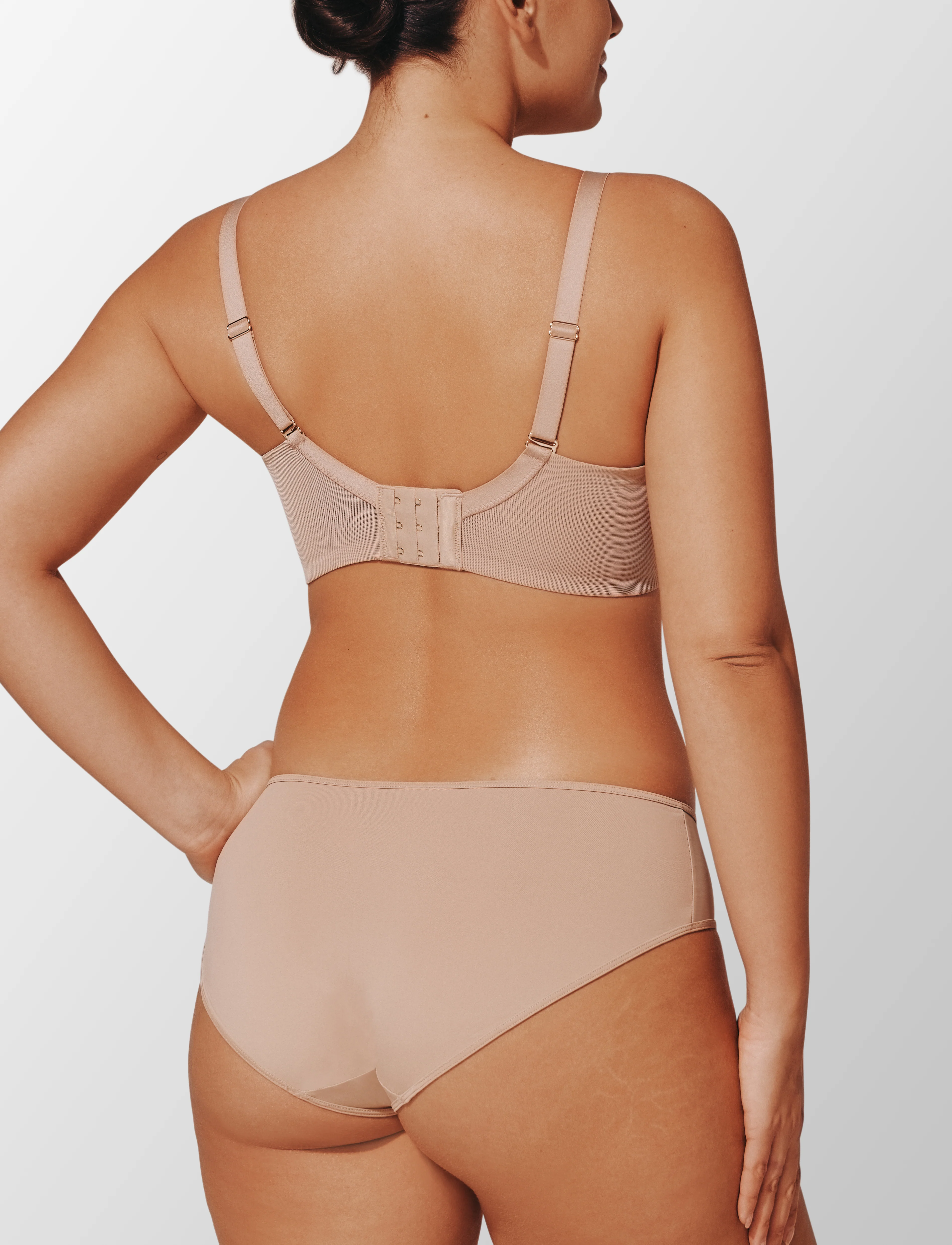 24/7® Classic Wireless Crossover Minimizer Bra - Image 3