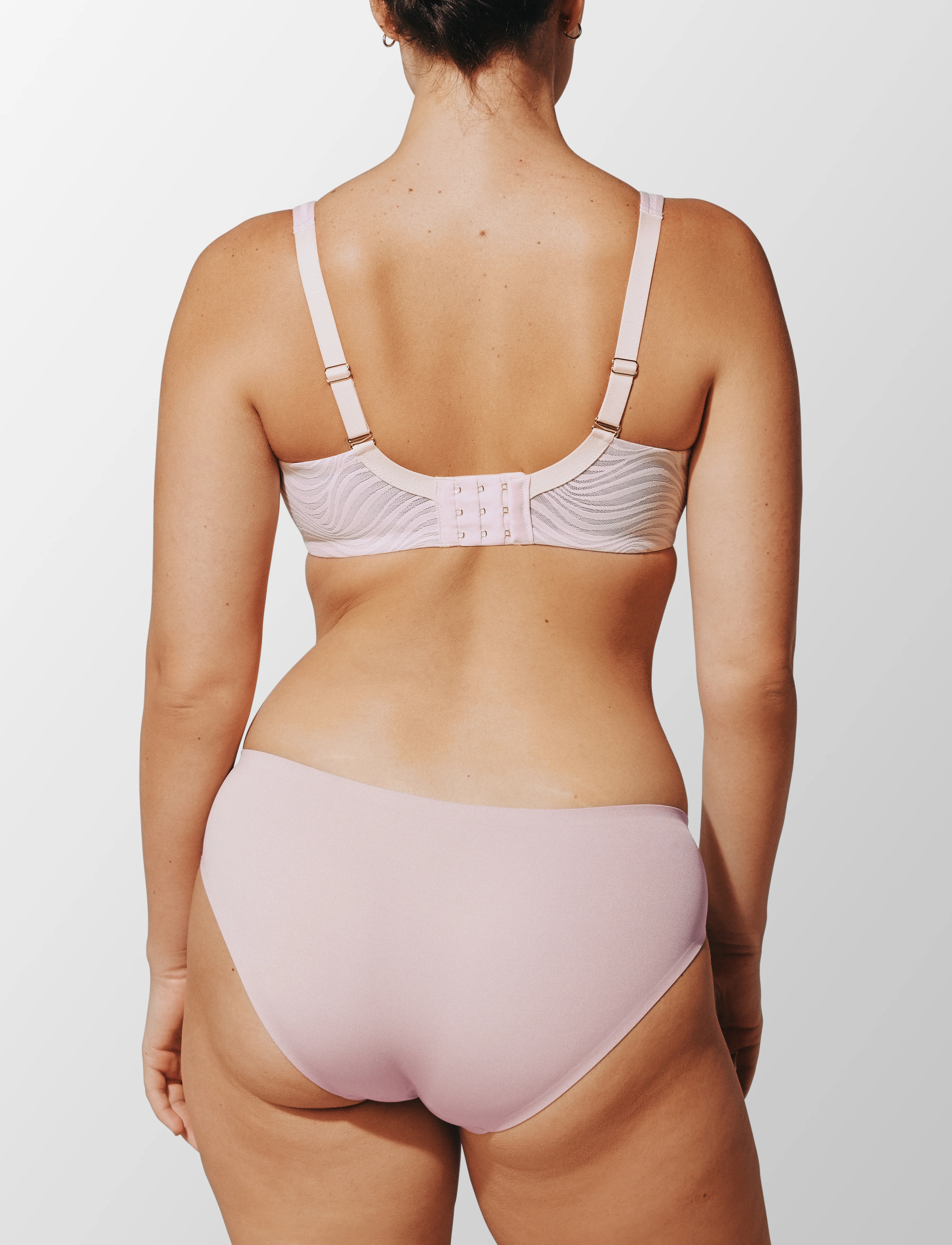 24/7® Classic Unlined Lace Minimizer - Image 3
