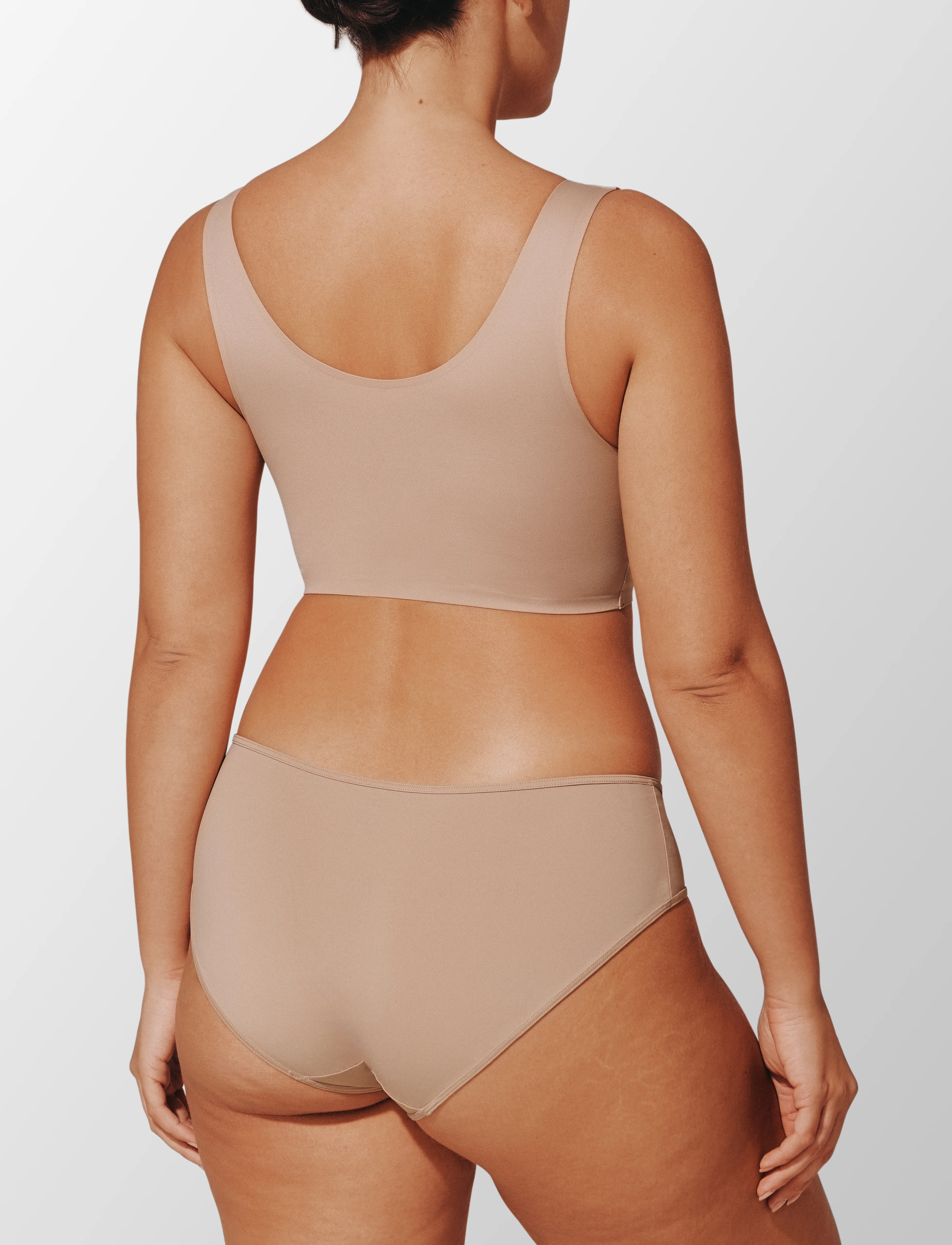 Smoothing Scoop Wireless Bra - Image 3